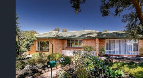 Pasadena House | big group entire house 15 beds