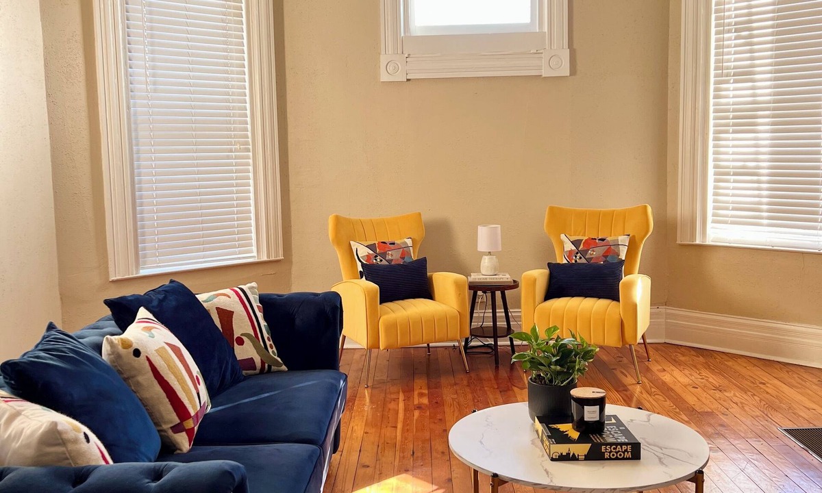 New Pathways House | Big Groups Central Memphis stay-5BR/4BA w/Parking - Walk to FedEx Forum&Beale St