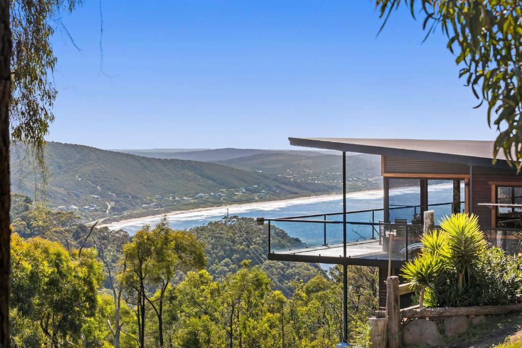 Big Hill House | Big Hill Rustic Retreat - BYO Linen