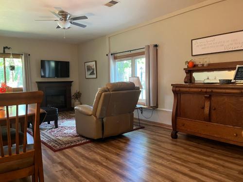 Spring Green House | Big Hollow Guest House