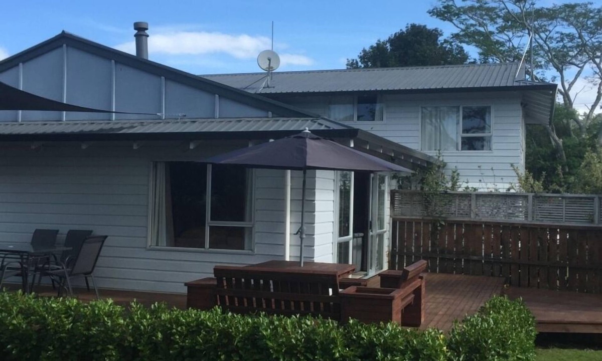 Cooks Beach House | Big house at Cooks Beach. 3 min walk to beach, 1 min walk to shop & Restaurants