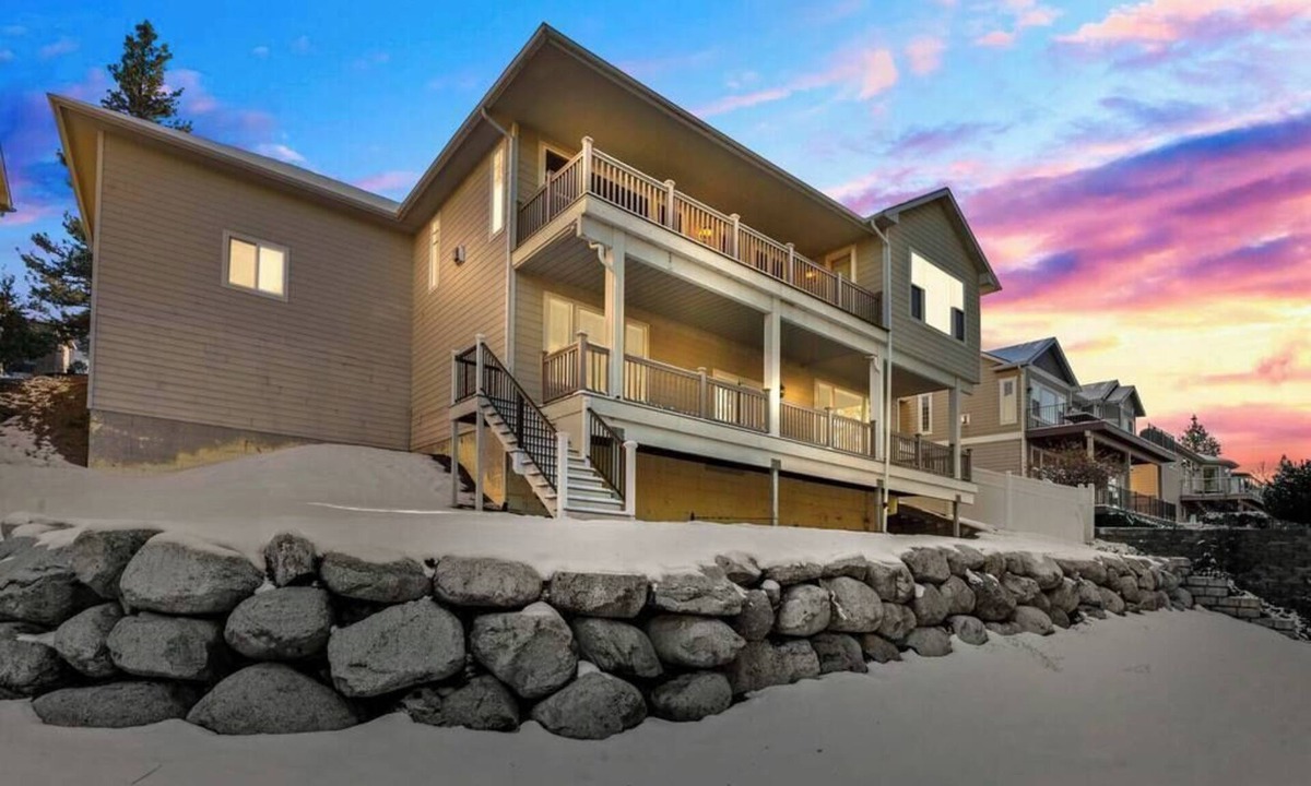 Latah Valley House | Big House Energy | Spokane Stay That Hits