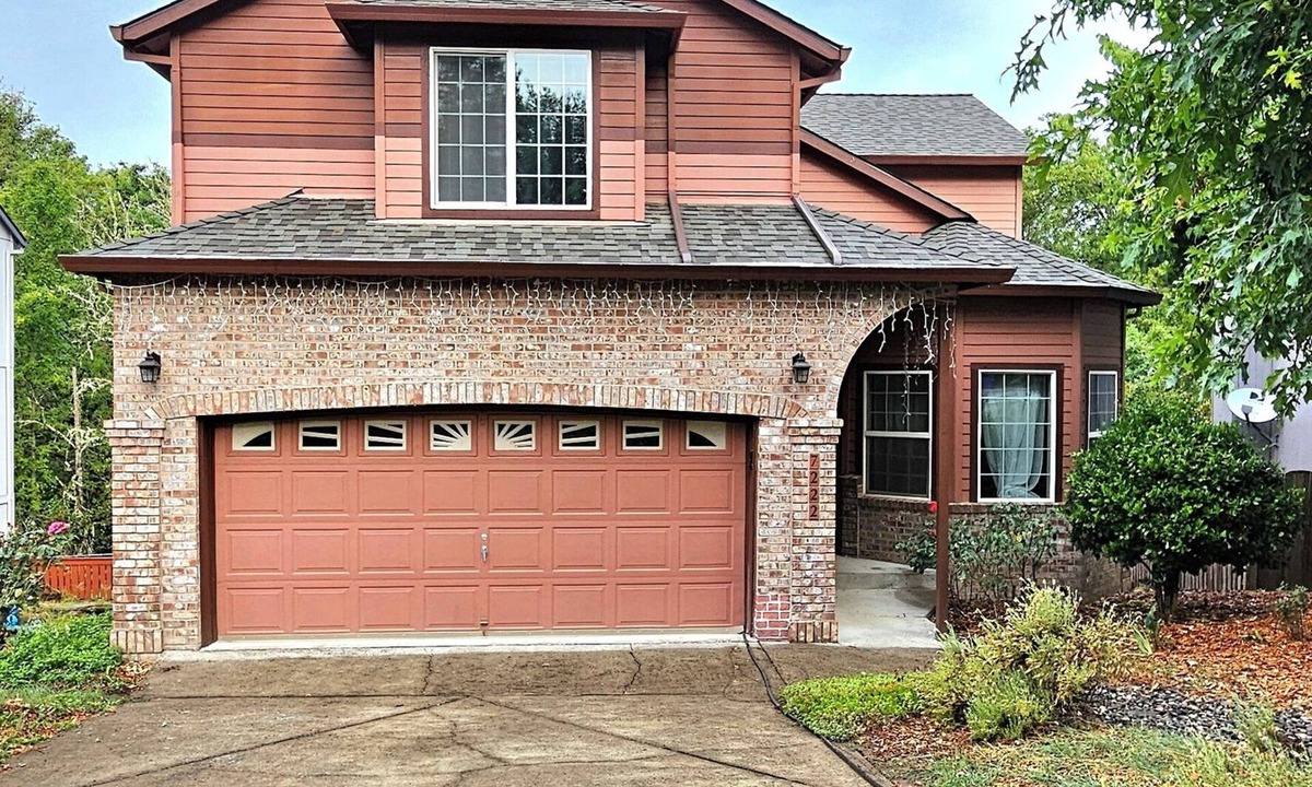 Orenco House | Big House w/Lush Backyard Oasis