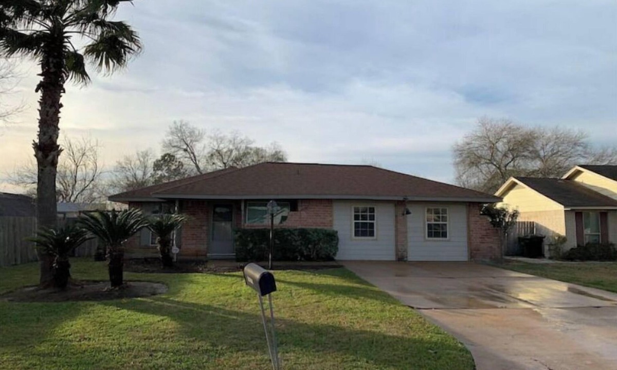 Southbelt/Ellington House | “Big Jer’s” with a Cement Pond