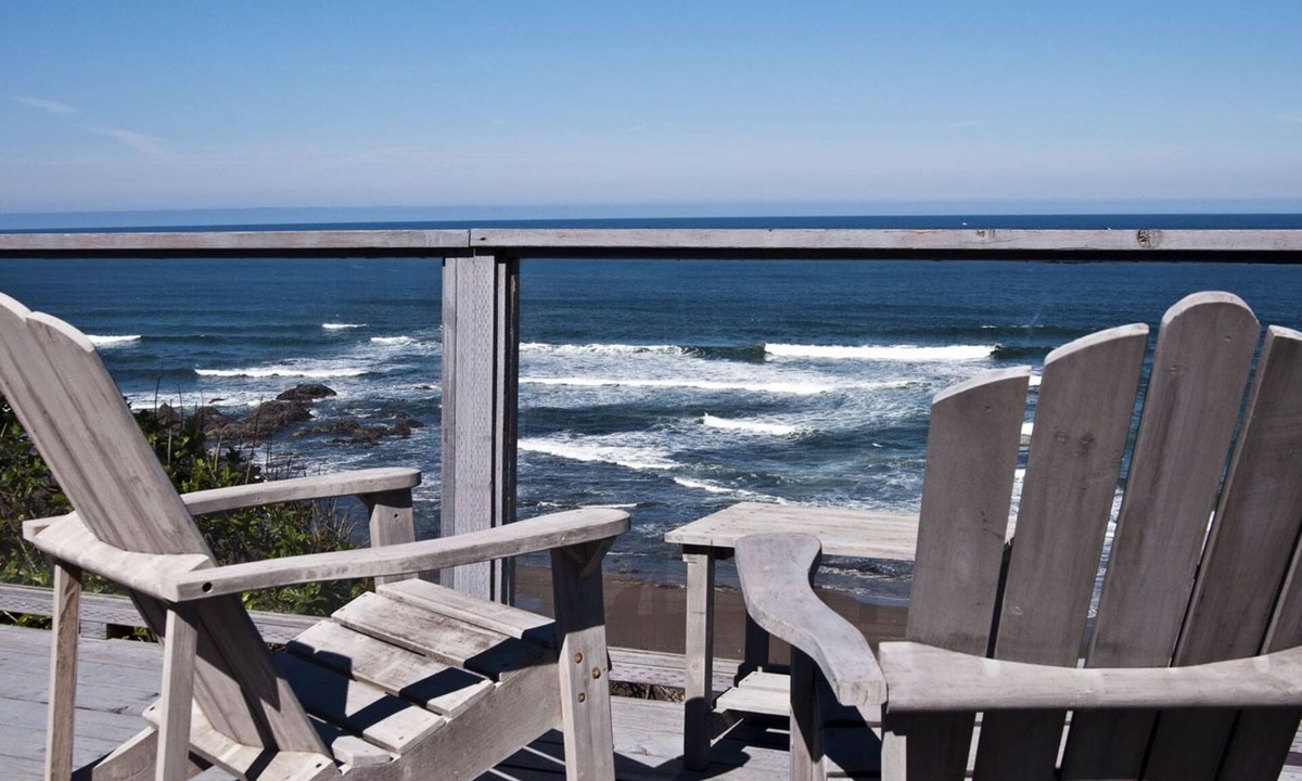 Nelscott House | Big oceanfront deck, hot tub , picnic table & comfy patio chairs