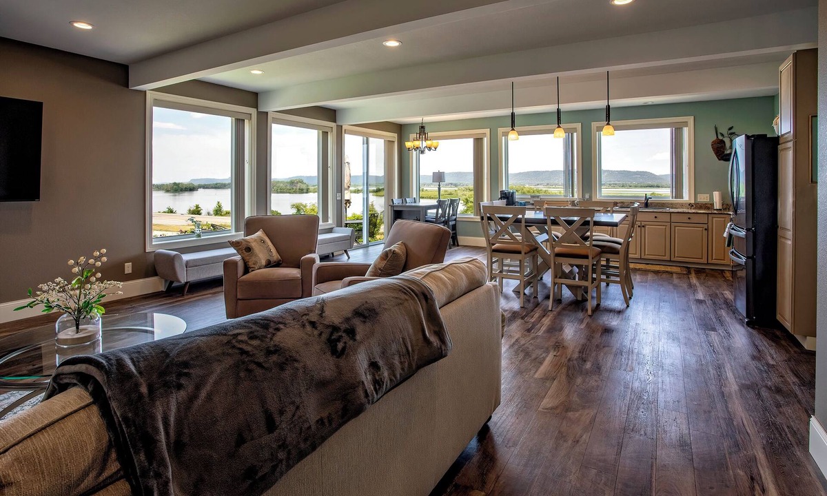 Minneiska House | Big River Escape Grandview Manse