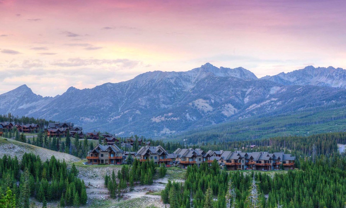 Saddle Ridge House | Big Sky Luxury 2BR w/2 King Suites - Hot Tub - Mtn Views - New Bathrooms