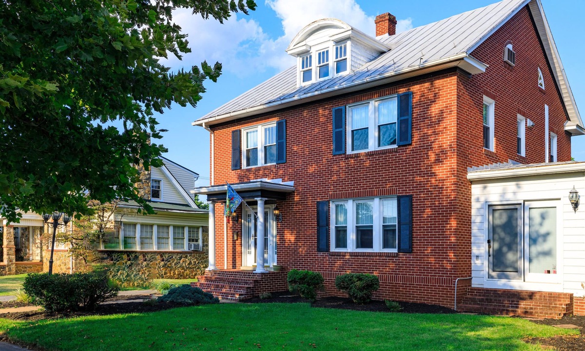 Front Royal House | Big Sunny Family House