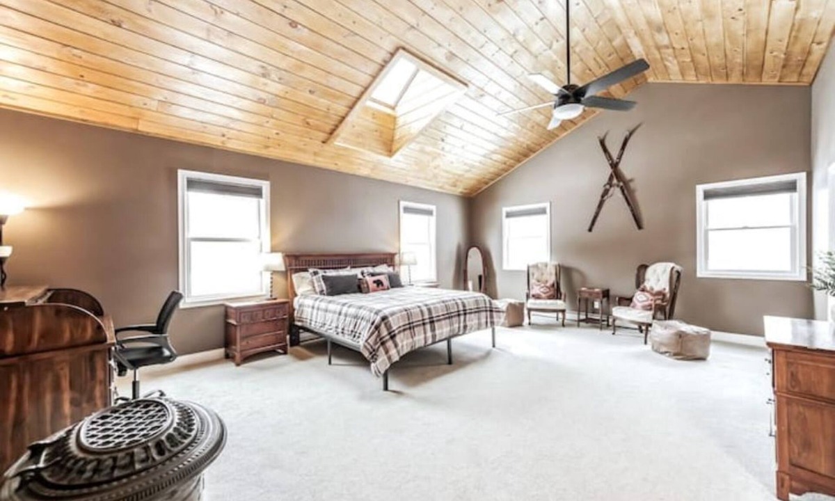 New London House | BigBear Lodge: Mt. Sunapee/Hot tub/Firepit