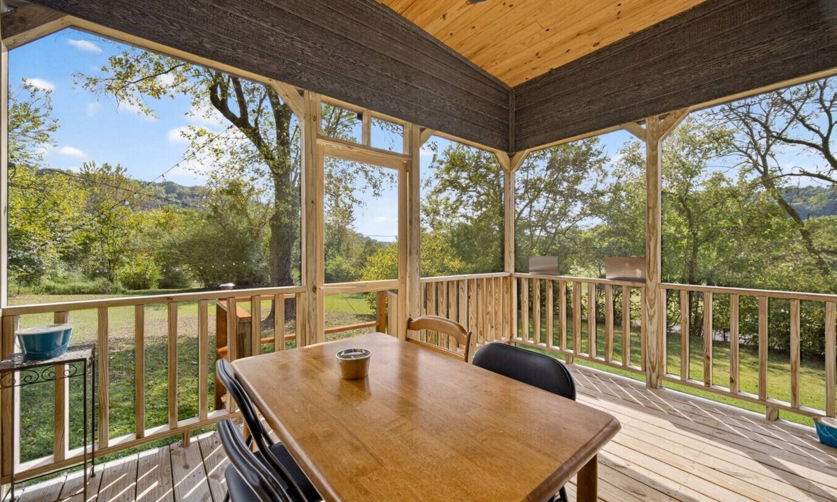 Fayetteville House | Bigfoot Basecamp in Hamestring Hollow