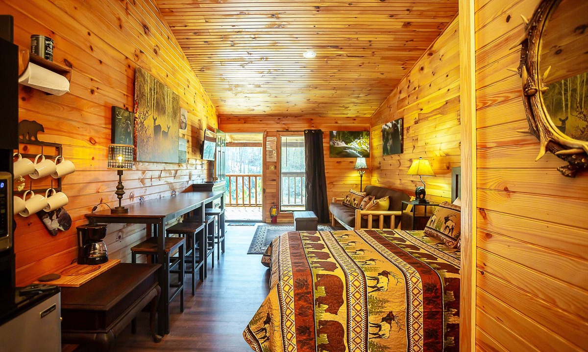 Benton Hotel | Bigfoot Lodge Room Three