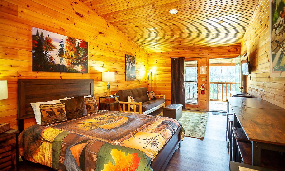 Benton Cabin | Bigfoot Lodge Room Two