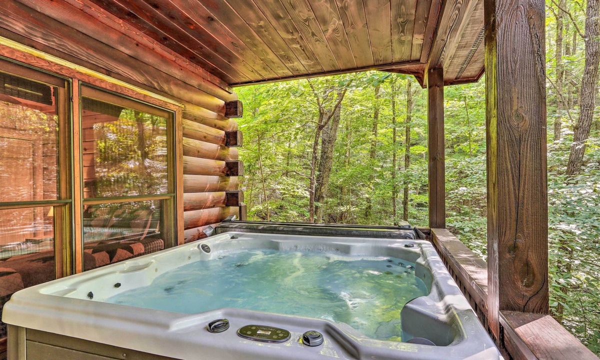Blue Ridge Cottage | 'bigfoot's Hideout' in Blue Ridge w/Hot Tub!