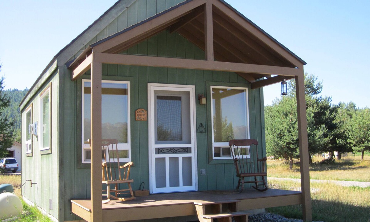 Bigfork Cabin | Bigfork Cozy Cabin for Two