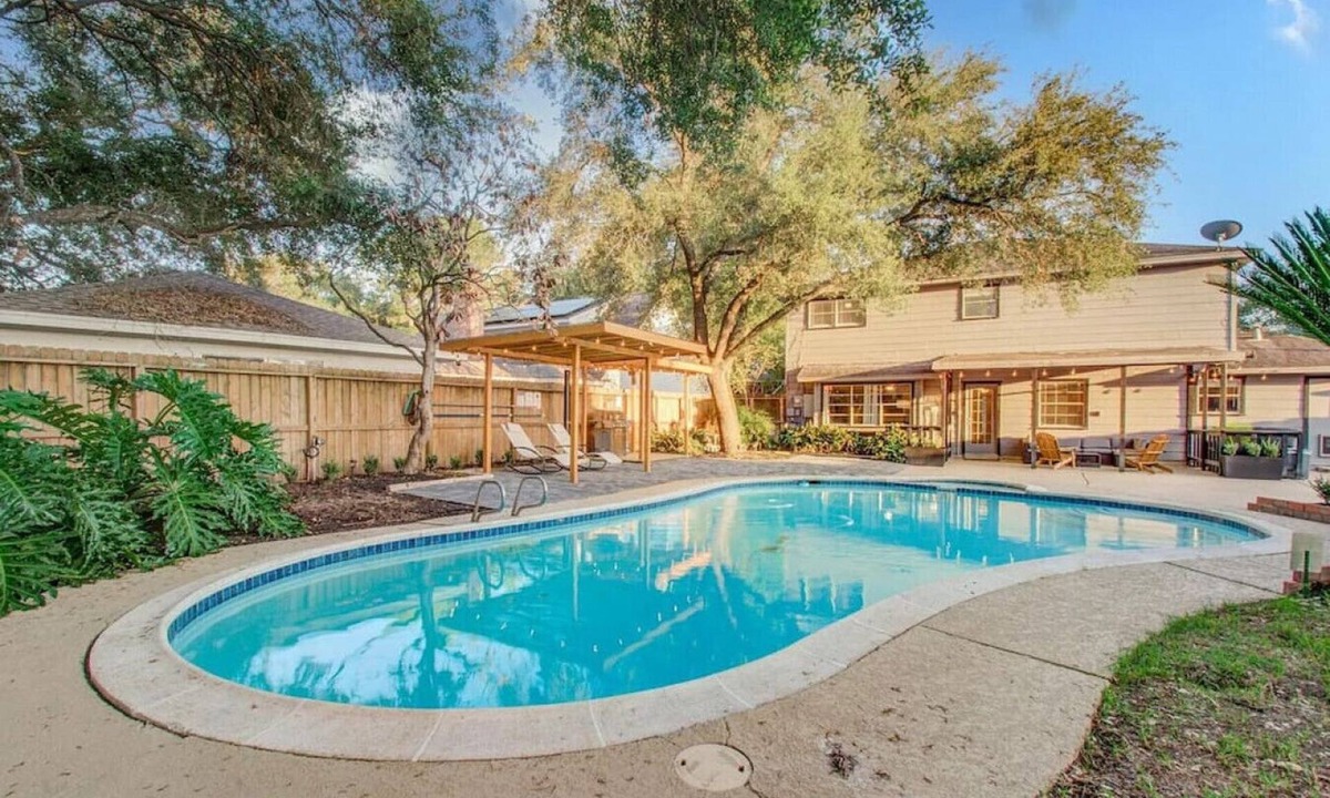 Barker House | Bigger & Better Tropical Oasis