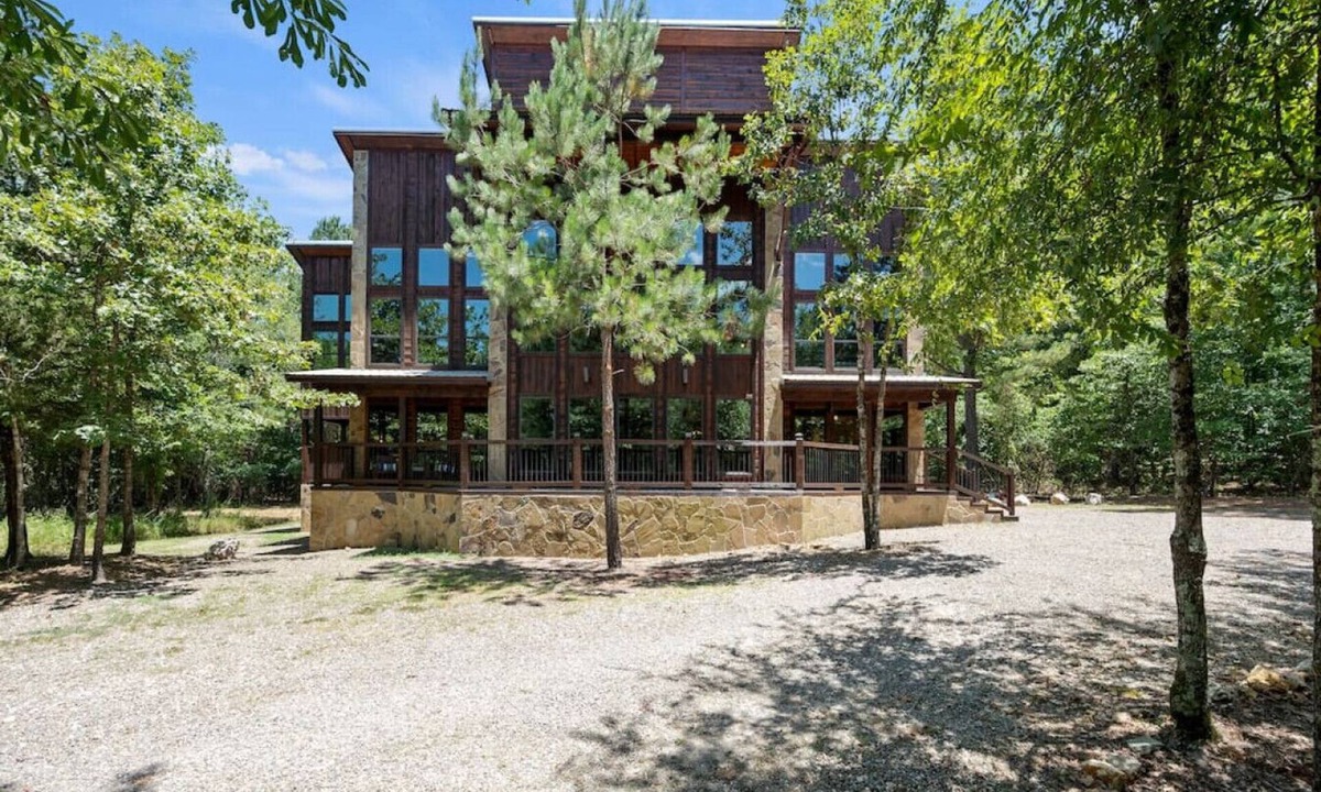 Broken Bow Apartment | Bigger IS Better! Spacious 5 BR Hideaway