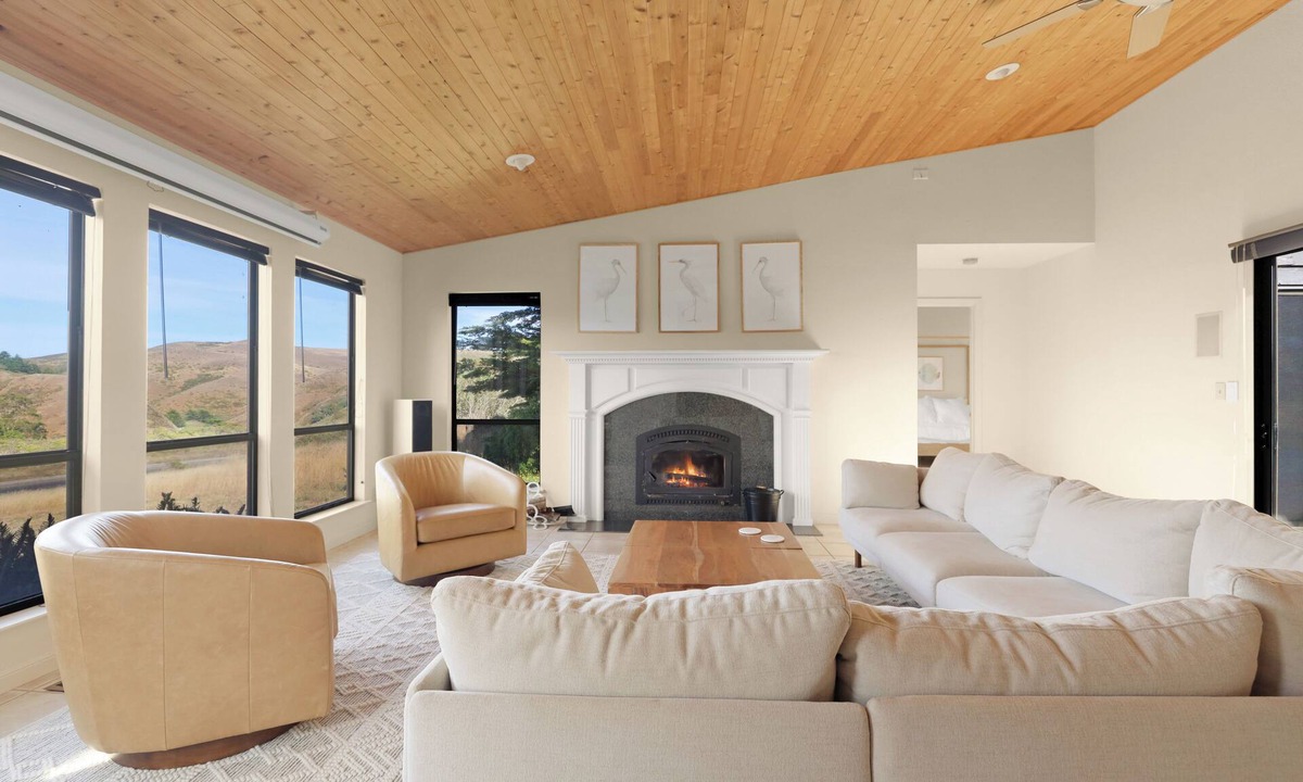 Bodega Bay House | Biggest Backyard in Bodega Bay + Hot Tub