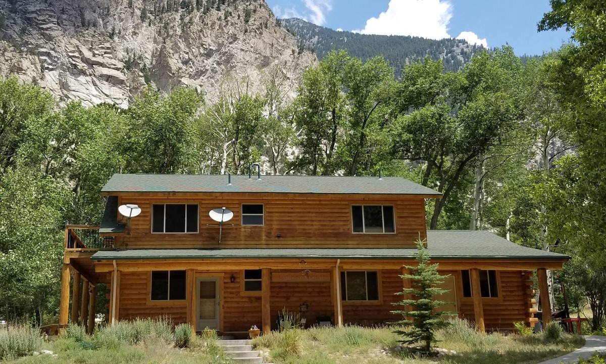 Nathrop Cabin | Bighorn Lodge - plenty of room for friends and family!