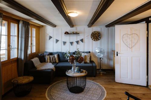 Merligen Apartment | Bijou Beatus - Lakeview Sunset Retreat