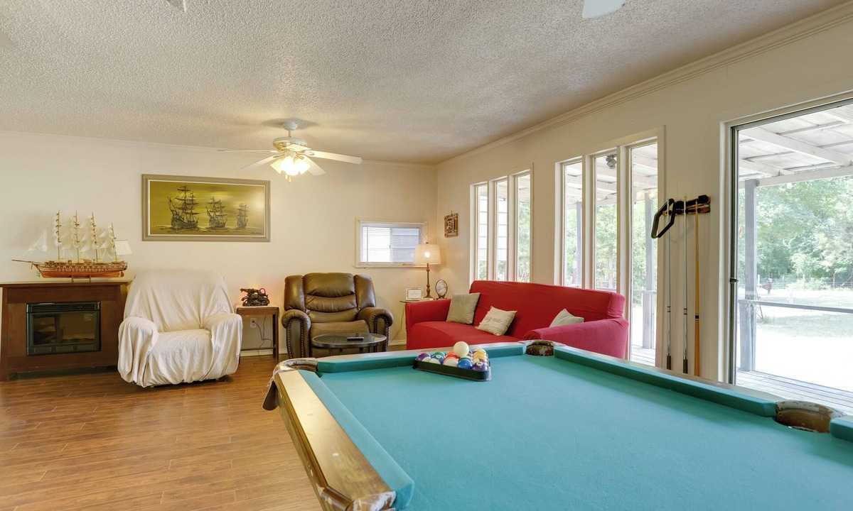 Cleveland Cottage | Bike & Hike On-Site: Inviting Cleveland Retreat!