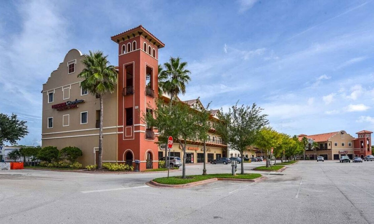 National Gardens Condo | Bike Week Perfection