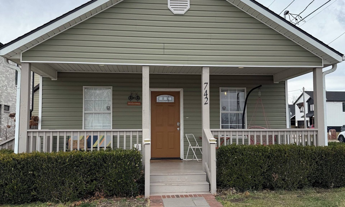 Rogers House | Bikes, Brews & Barks: Historic Downtown Retreat