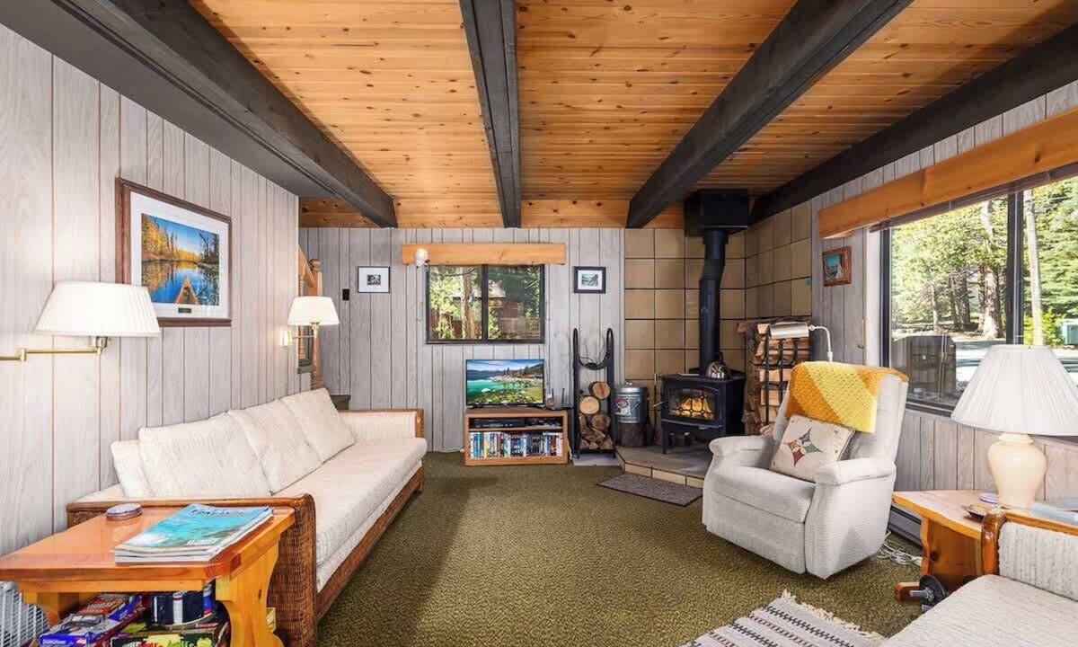 Tahoma Cabin | Bikes + Kayak Avail! Authentic Cabin in Friendly West Shore - "Mirthwood Den"