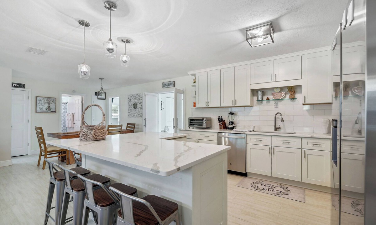 Lecanto Cottage | Bikes, Yard & Fire Pit at Upscale Lecanto Home!