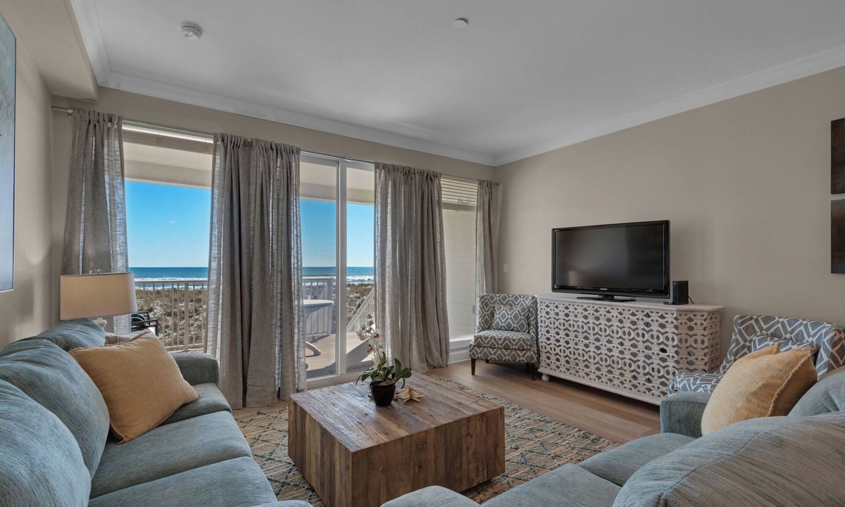 Navarre Beach Condo | Bikini Bottom | 🌊 Gulf-Front Townhome + Pool + Garage + Pet Friendly 🐾