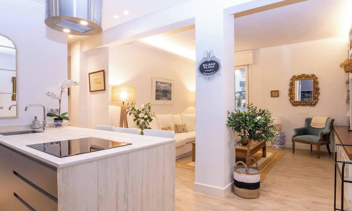 Indautxu Apartment | Bilbao Plaza Campuzano de Bilbao Suites, elegant and central