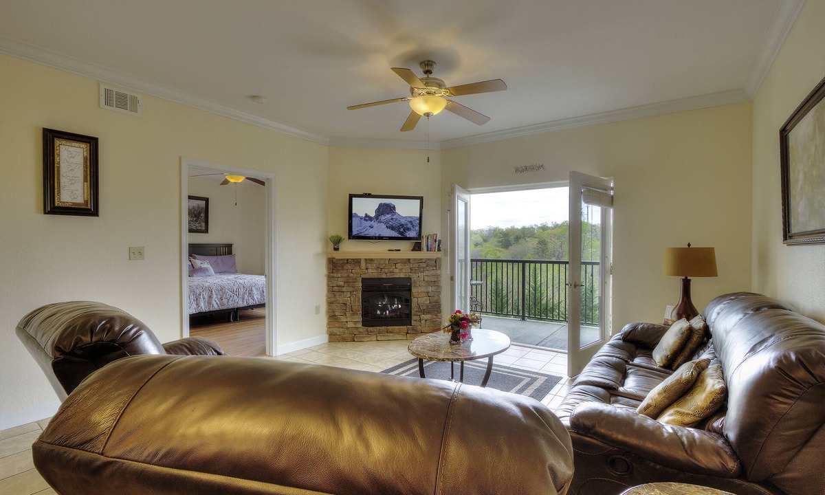 Pigeon Forge Condo | Billy's Mountain Blessing w/Pools, Hot tub, Balcony & Arcade Game. 2 King beds
