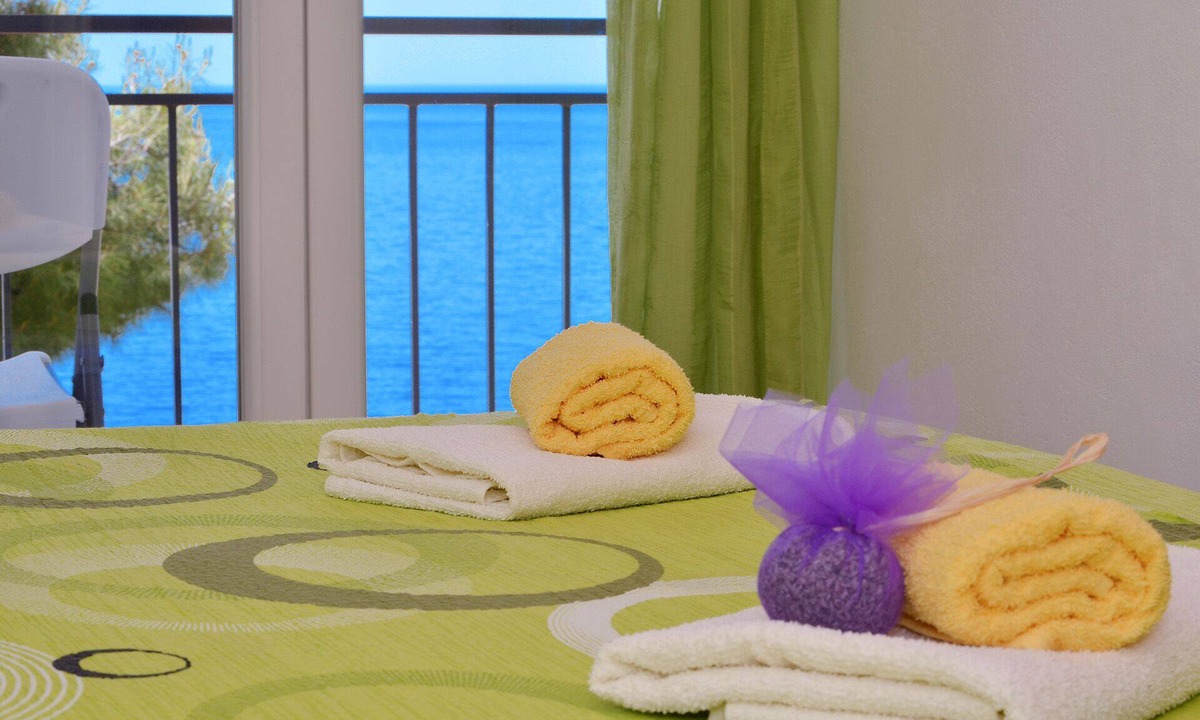 Primosten Burnji Apartment | BILO 2 with 2 bedrooms & 2 bathrooms, sea view, only 30 m from the beach