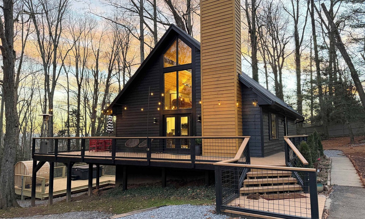 Skyland Cabin | Biltmore Ridgetop A-Frame Cabin | Hot Tub | Sauna