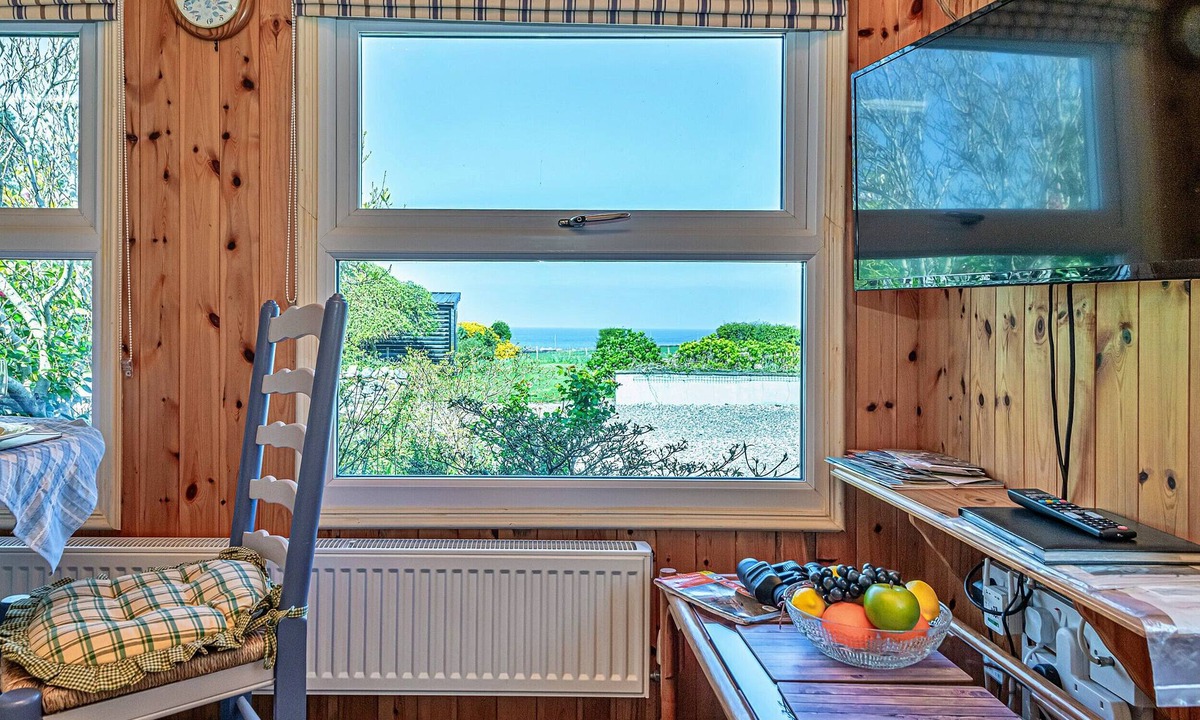 Dinas Cabin | Bimbadeen Lodge