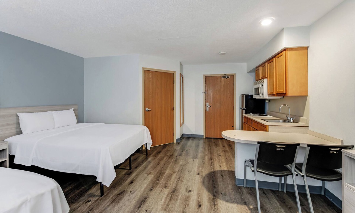 Beavercreek Hotel | Birch Hill Suites Dayton - WP AFB