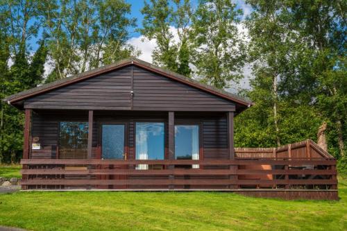 Newton Stewart Ski Chalet | Birch Lodge 20 with Hot Tub
