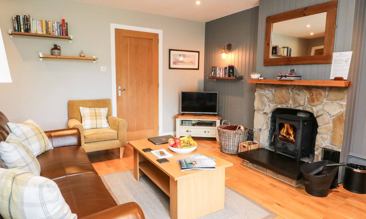 Newtonmore Cottage | BIRCH, pet friendly, with open fire in Newtonmore