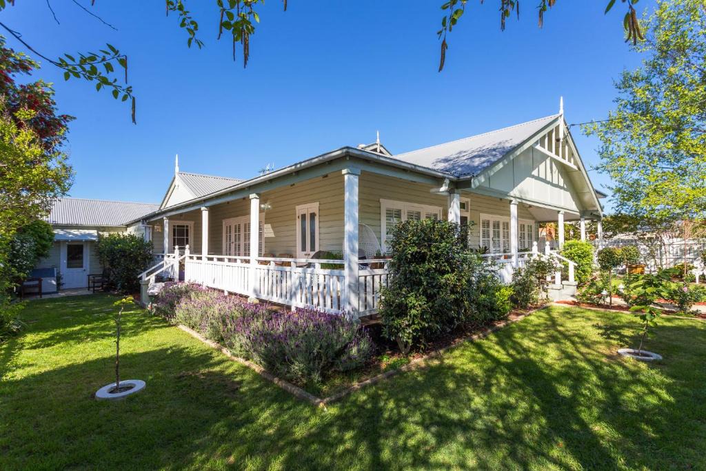 Taree Bed & Breakfast | BIRCHES B&B