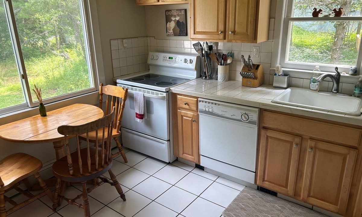 Maplecrest Cottage | Birchwood Cottage - Scenic Valley Getaway