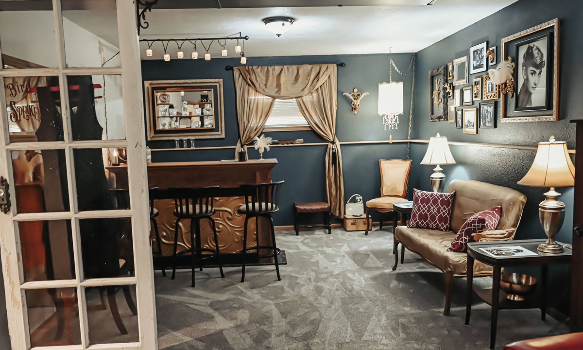 Loyal House | Bird Jax's Speakeasy