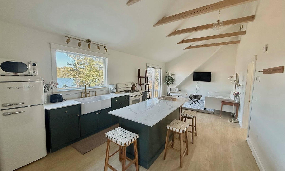 Mid-Coast and Islands Apartment | Bird Watching Paradise @ Waterfront Harpswell with Private Deck