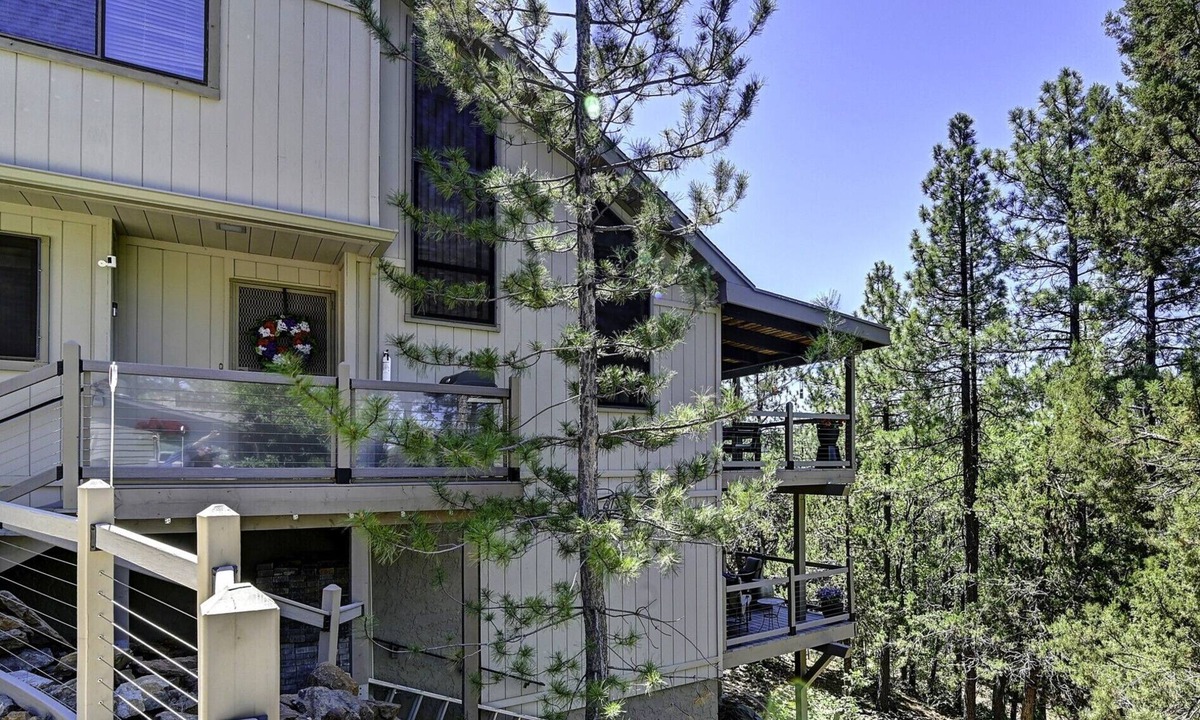 Munds Park House | Birdhouse of Munds Park with Hot Tub, & 5 Bdrms!