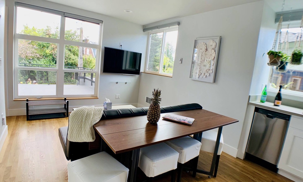 Wallingford House | Birdhouse on GreenLake