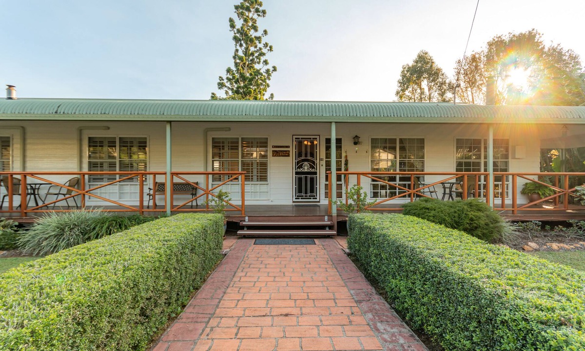 Yungaburra Cottage | Birds 'n' Bloom Cottages