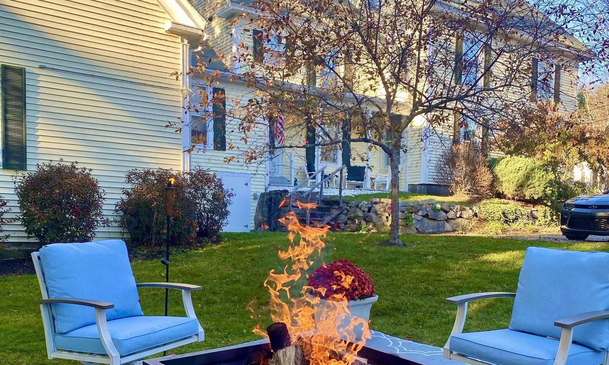 Waldoboro Apartment | Birdsong Hilltop 2BR w/Private Balcony + 2 Fire Pits + Peaceful Setting