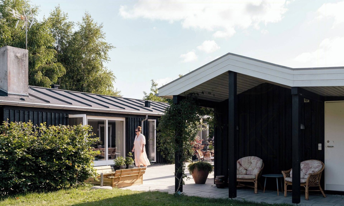 Elsegarde Strand House | Birdsong in courtyard and garden for kids