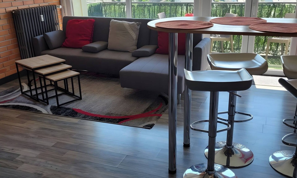 Deux Croix-Banchais Apartment | Birgé Spacious 4-Bedroom Apartment with Balcony for 7 Guests