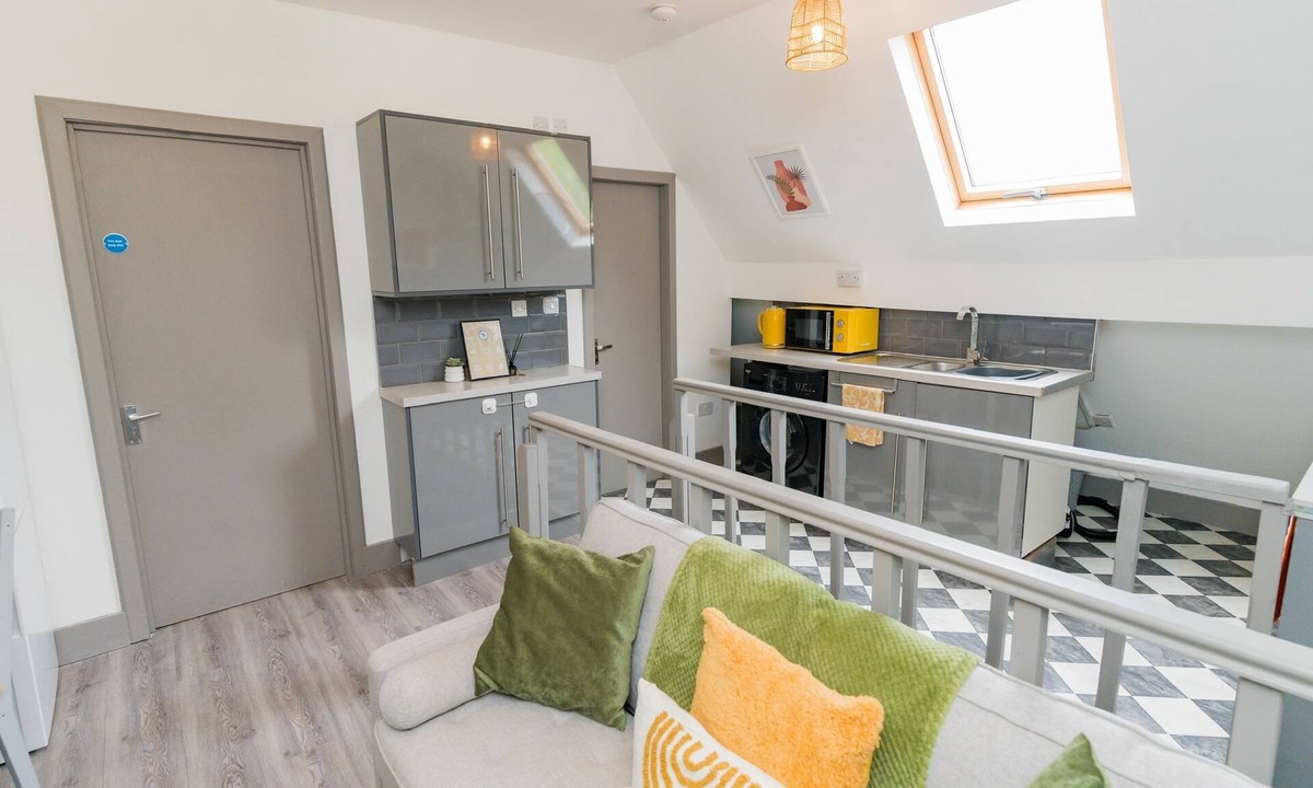 Sheldon Apartment | Birmingham | Short Term Rental