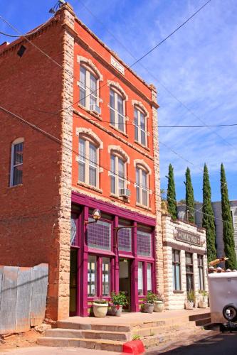 Bisbee Apartment | Bisbee Brownstone Suites