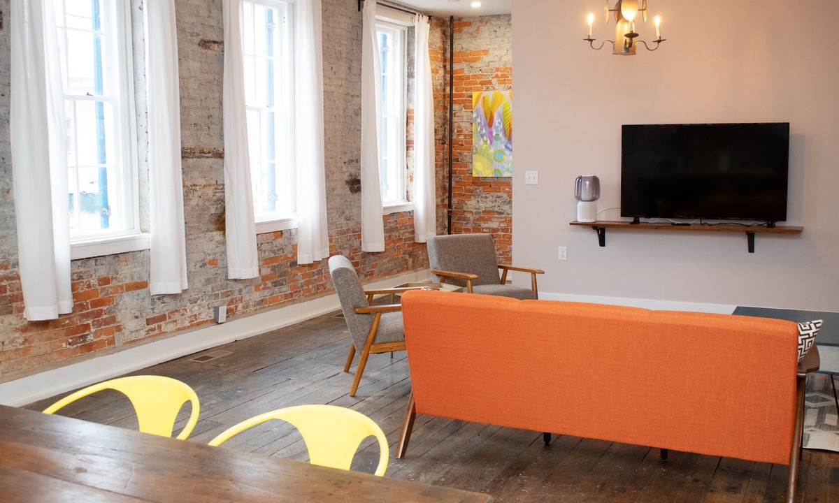 Tamaqua Hotel | Bischoff Inn - Former 1870 Furniture Factory Now 5 Room Boutique Hotel